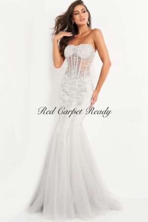 Sleeveless fishtail dress featuring a lace corset with sequin embellishments.