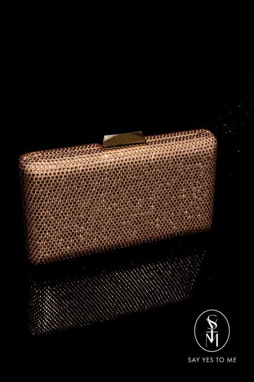 'LUXE' in rose gold is a fully rhinestone-embellished clutch bag that offers a unique glamour and touch of sparkle to any look.