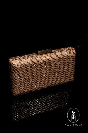 'LUXE' in rose gold is a fully rhinestone-embellished clutch bag that offers a unique glamour and touch of sparkle to any look.