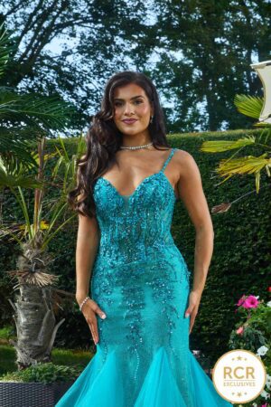 leah-teal-3 A teal fishtail with applique flowers embroidered onto the detailed bodice that continues down the dress.